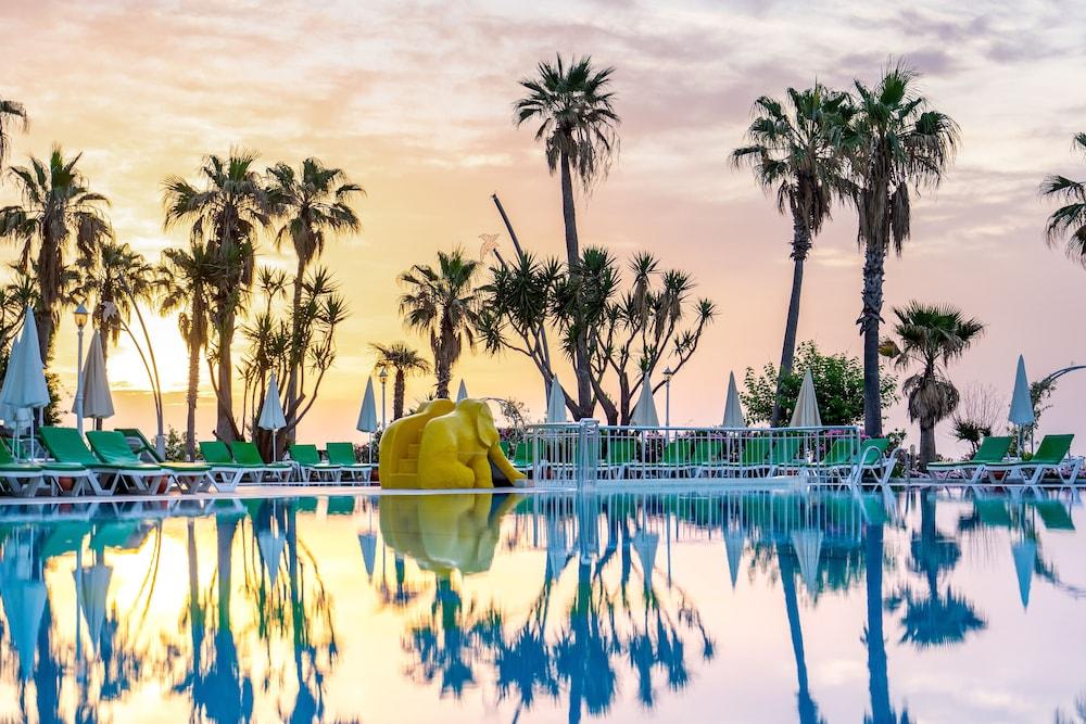 Labada Beach Hotel Чамьюва Экстерьер фото